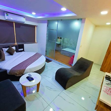 Hotel Rock Anand Bagian luar foto