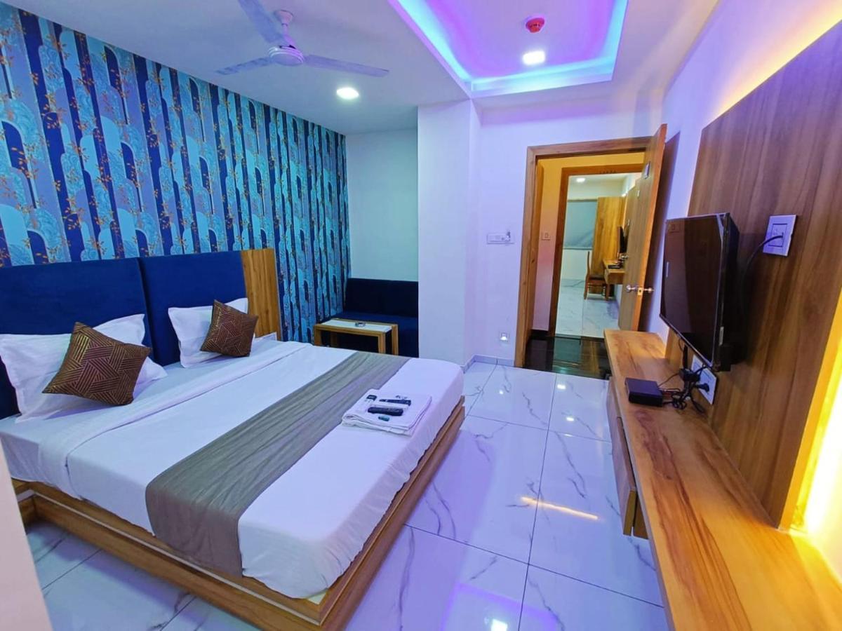 Hotel Rock Anand Bagian luar foto