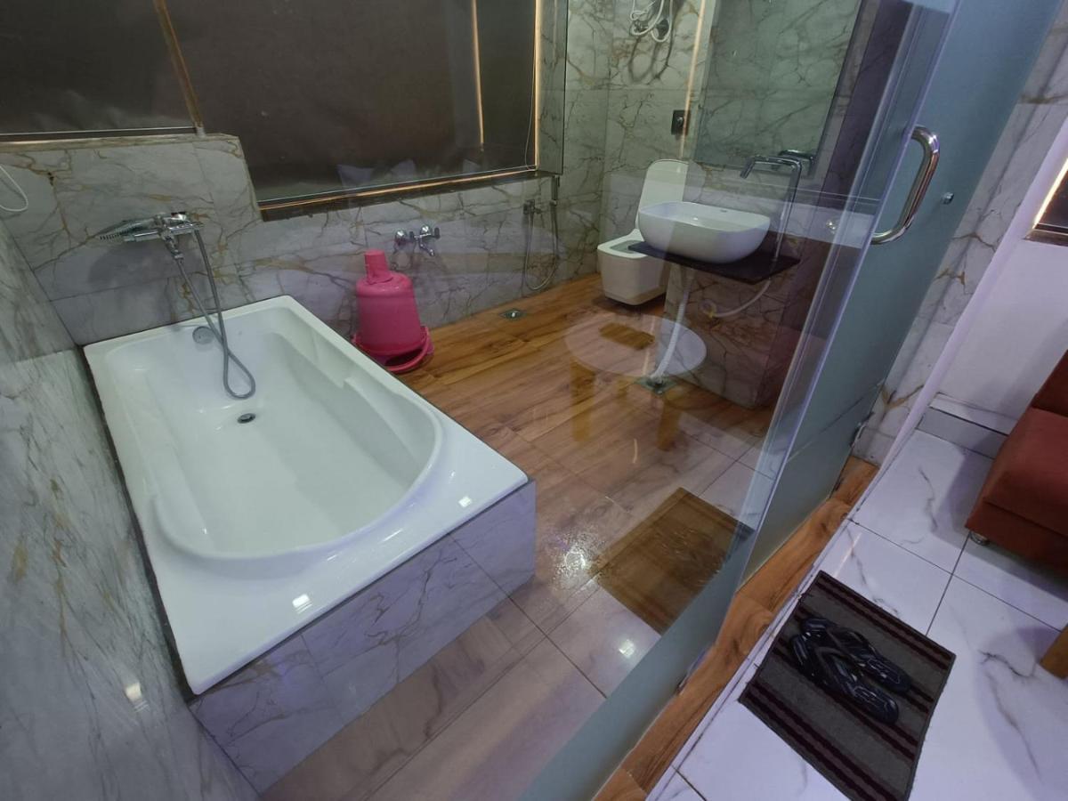 Hotel Rock Anand Bagian luar foto