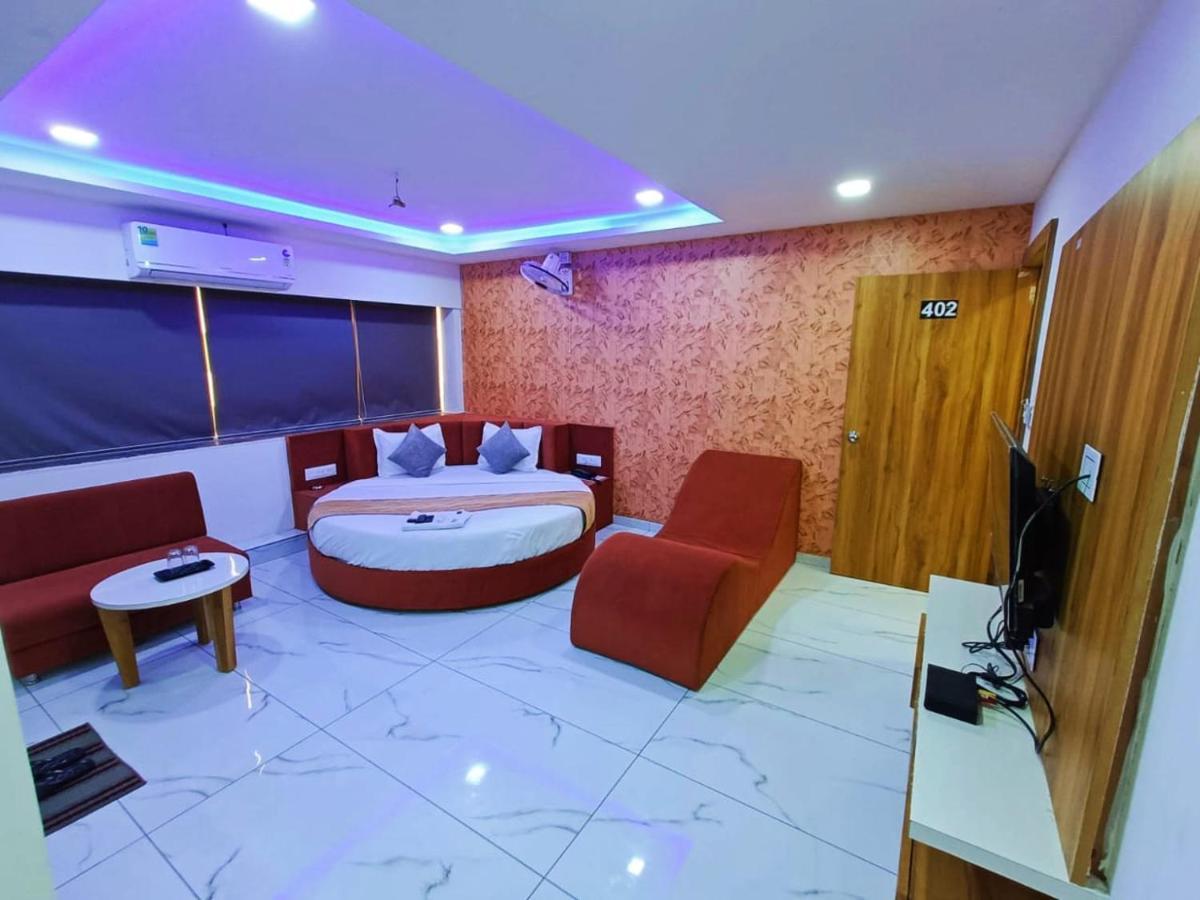 Hotel Rock Anand Bagian luar foto